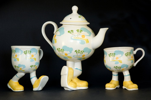 Carlton Ware Walking Ware Cross Legged Tea Pot & 2 cups (Sold)